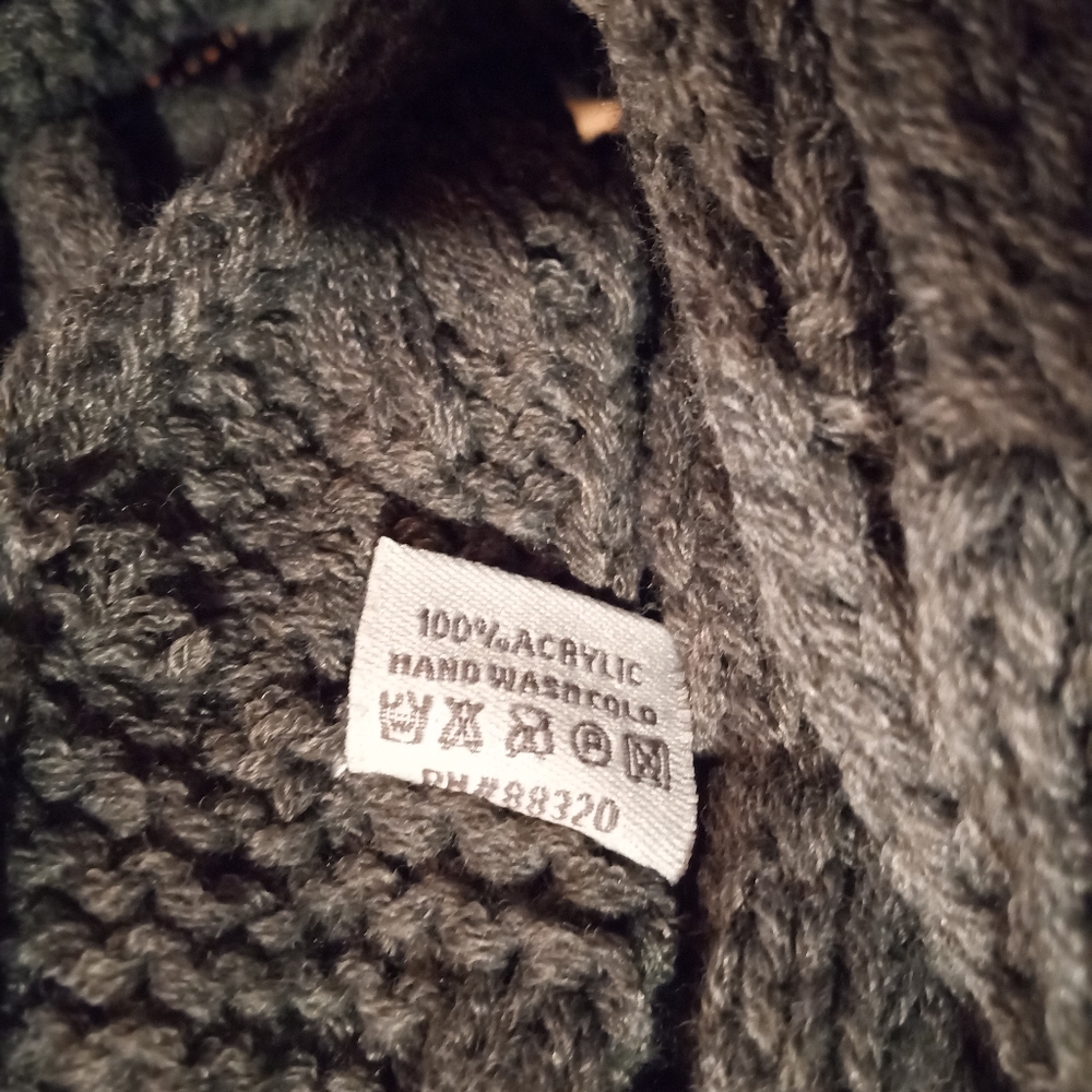 C.C. Exclusives Grey Infinity Scarf - Picture 4 of 6